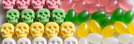 BUBS Raspberry Skalle foam Swedish candy skulls in pink and white