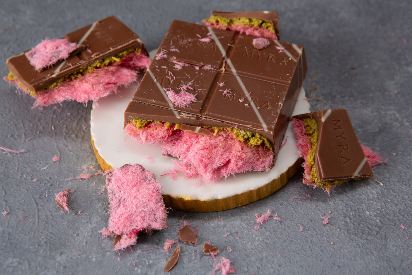 VIRAL DUBAI ANGEL HAIR CHOCOLATE BAR  (PINK COTTON+PISTACHIO)